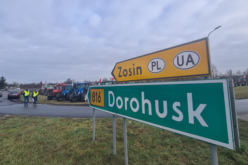 W Dorohusku trwa protest rolników, kolejka ciężarówek oczekujących na odprawę wydłuża się, fot.PTWP