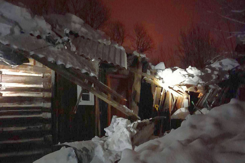 Mokry śnieg na dachu doprowadził do katastrofy w Rdzawce, Foto: OSP Rdzawka