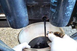 Dlaczego warto stosować oryginalne oleje silnikowe i hydrauliczne?