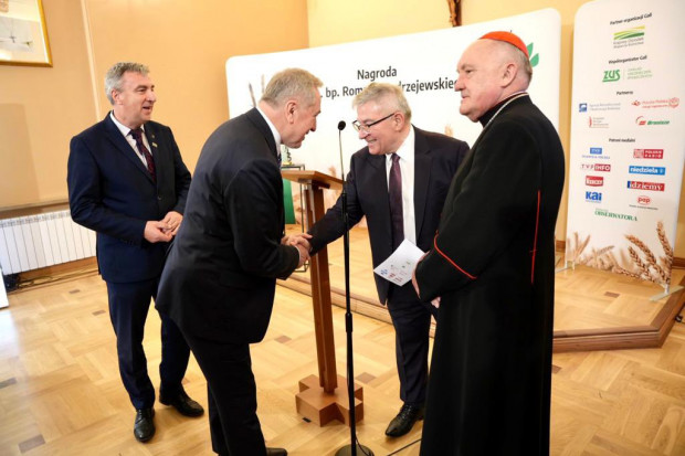 Janusz Byliński odebrał nagrodę im. bpa Romana Andrzejewskiego za rok 2022