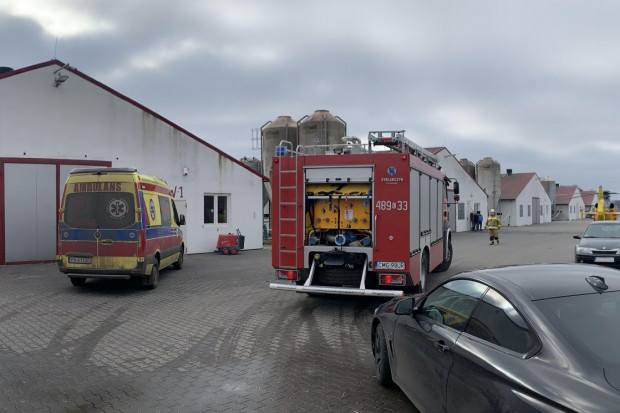 Pracownik doznał licznych złamań i trafił do szpitala, Foto: KP PSP w Mogilnie Pracownik fermy spadł z silosa na betonowy plac
