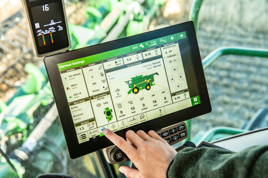 Wraz z zupełnie nową rodziną wyświetlaczy G5 firma John Deere przekazuje najnowocześniejszą technologię rolnikom. fot. mat. prasowe