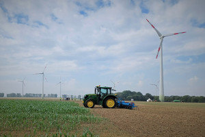 Kanclerz Scholz chce stawiać cztery do pięciu nowych turbin wiatrowych dziennie