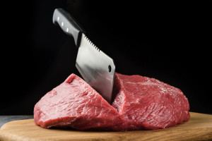 Polacy nie chą zrezygnować z jedzenia mięsa