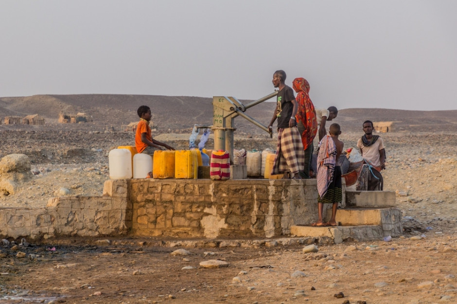 Według ONZ na koniec zeszłego roku udało się zebrać około 928 mln dolarów z 1,66 mld USD potrzebnych na odpowiednią reakcję na suszę w Etiopii, fot. Matyas Rehak / Shutterstock.com