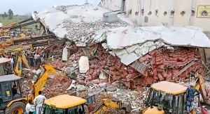 Indie: Zawalił się dach chłodni, pod gruzami zginęło co najmniej 8 osób