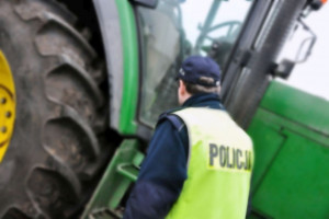 Traktorzysta z promilami i sądowym zakazem