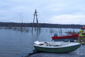 Tragedia nad rozlewiskiem na Lubelszczyźnie. Dwaj mężczyźni wypadli z łodzi