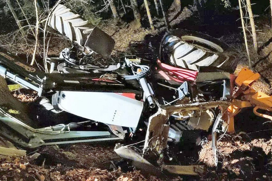 Choc traktor był kompletnie zniszczony jego kierowca ocalał, Foto: Tyrolska Dyrekcja Policji Państwowej
