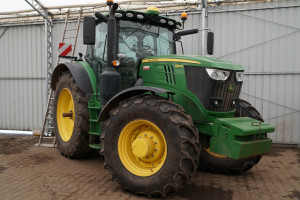 John Deere 6R – mocny, ale zgrabny wielozadaniowy ciągnik