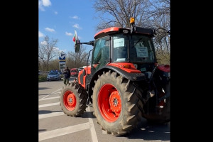Minister rolnictwa Bułgarii przejechał pierwszym traktorem w blokadzie granicy