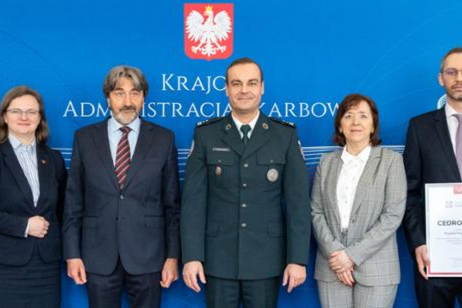 28 marca 2023 r. szef Krajowej Administracji Skarbowej podpisał umowę o współdziałanie z firmą Cedrob, fot. MF