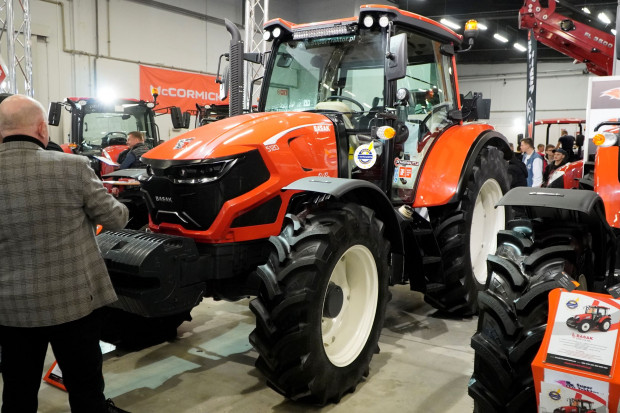 Nowy, ładny Basak na Agrotechu. Jaki ma silnik i ile kosztuje?