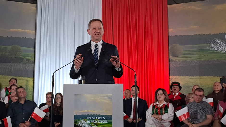Robert Telus, minister rolnictwa powiedział w miejscowości Łyse, że rolnicy zasługują na więcej, dlatego rząd przeprowadzi skup interwencyjny zbóż po 1,4 tys. zł/t, fot. M.Chlebosz