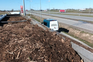Zatrzymana przeładowana ciężarówka z biomasą