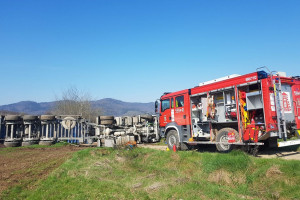 Tragedia na Dolnym Śląsku: ciężarówka przygniotła kierowcę przy rozładunku nawozu