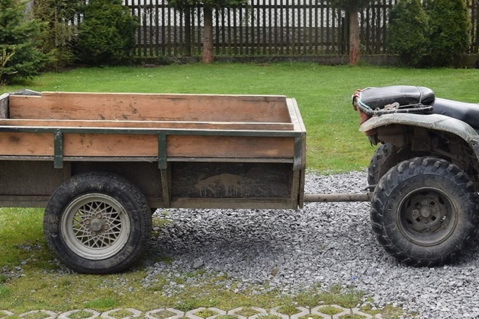 19-latek nie przeżył upadku z przyczepki ciągniętej przez quada, Foto: Policja