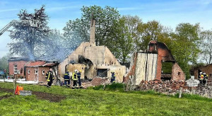 Pożar na farmie w Dolnej Saksonii. Spłonęły budynki z fotowoltaiką