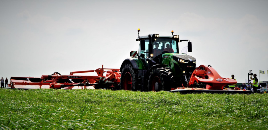 Kosiarka ze zgniataczem i transporterem pokosu FC 13460 RA. Prezentacja na pokazie Zielone Agro Show 2023 fot. K. Pawłowski