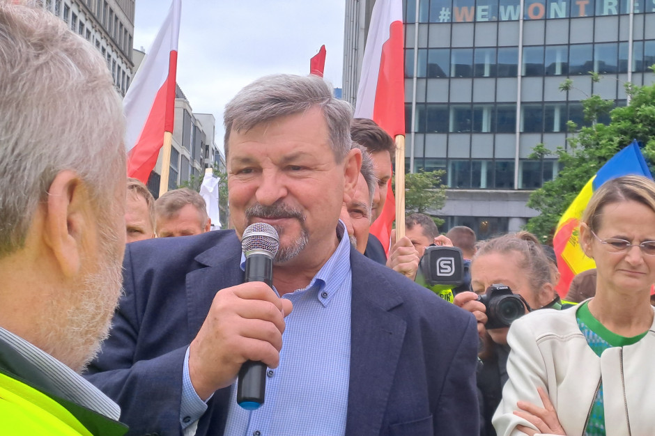 Jarosław Kalinowski spotkał się z protestującymi w Brukseli rolnikami, fot. Monika Chlebosz
