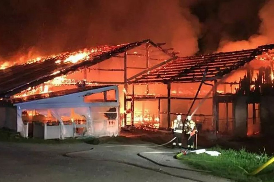 Straty w pożarze gospodarstwa oszacowano na 1,5 mln euro, Foto: Straż Pożarna