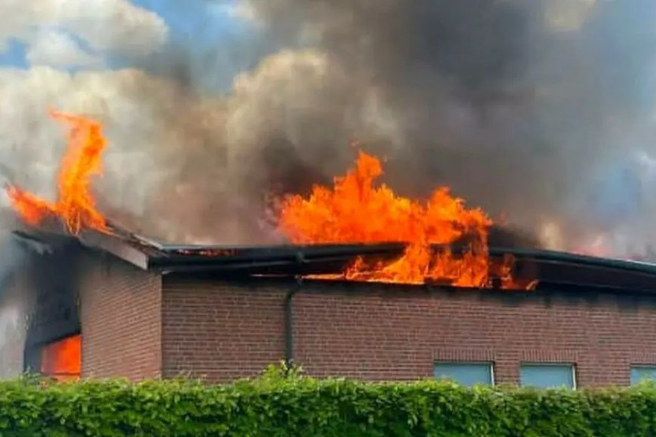 W wyniku pożaru z magazynu zostały jedynie mury, Foto: Straż Pożarna w Molbergen