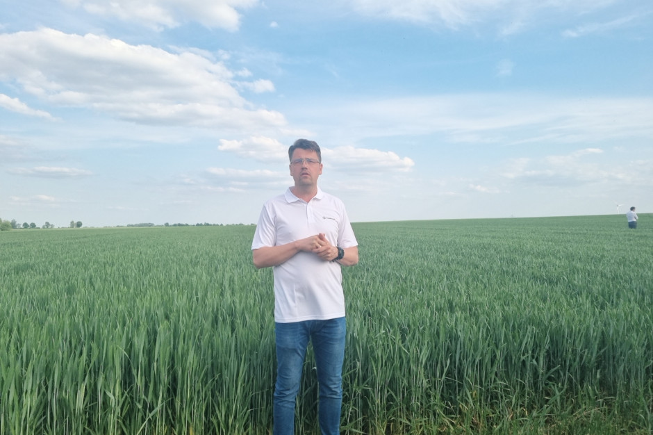 Marcin Kaczmarek zaprezentował polecane przez firmę Osadkowski produkty na najwcześniejsze etapy rozwoju zbóż (fot. JŚ-S).