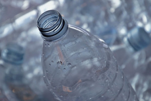 Rząd wprowadza kaucje za plastikowe butelki