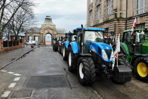 Ciągniki na ulicach Szczecina. Protest pod KOWR przybiera na sile