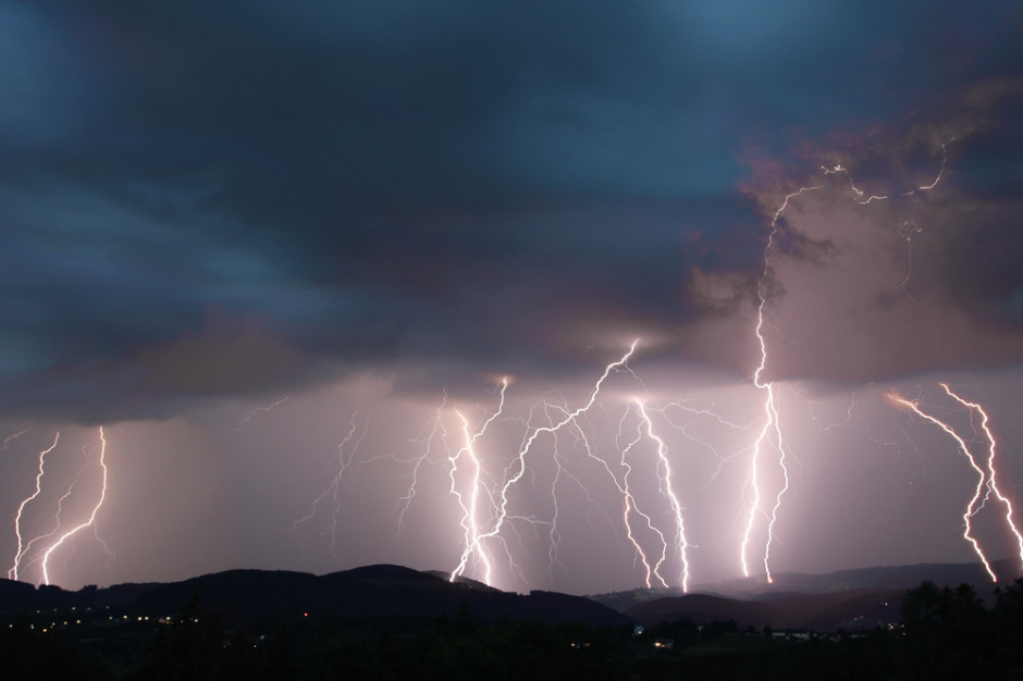 Ostrzeżenie przed burzami obowiązuje w piątek od godziny 11 do godziny 21, fot. Shutterstock