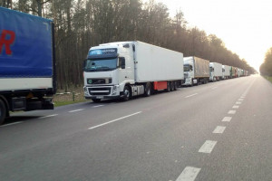 Prawie 1000 tirów z produktami rolnymi wyjechało z przejść w konwojach