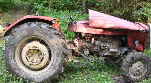 Traktorzysta zginął przygnieciony pojazdem