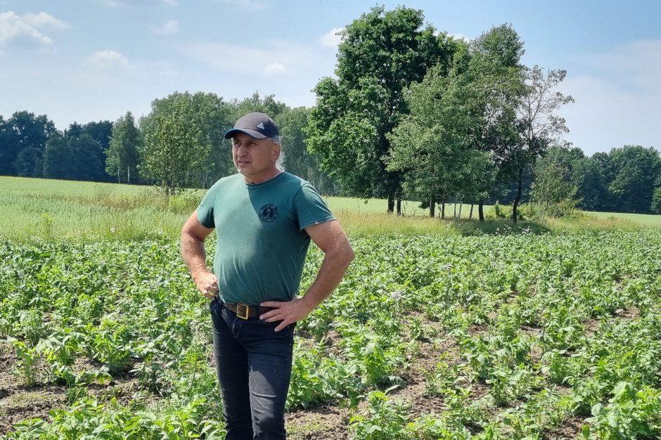 Robert Kuryluk w swoim gospodarstwie stawia m.in. na kozłka lekarskiego. Dotychczas była to prosperująca uprawa, jednak w tym roku rynek nie jest dla niej łaskawy fot.KM