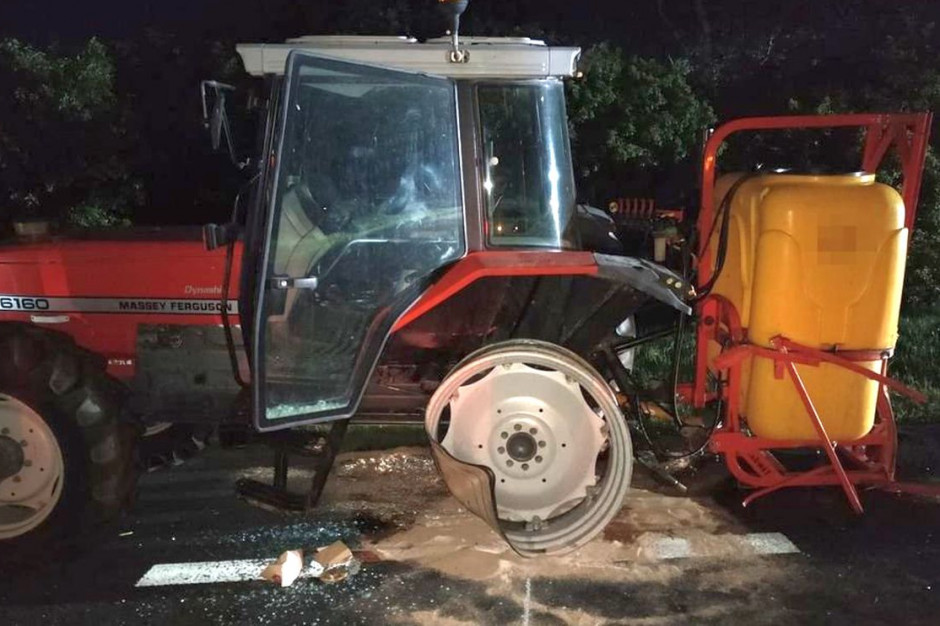 Na ciągnik rolniczy z opryskiwaczem wpadła rozpędzona skoda, Foto: Policja