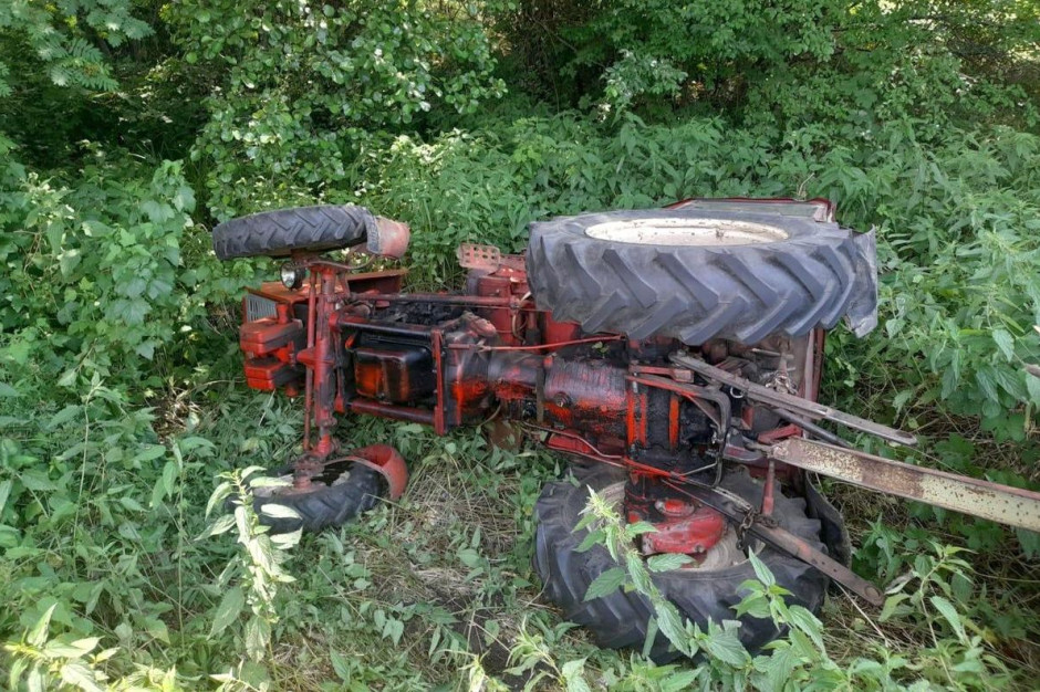 Senior zginął pod wywróconym traktorem, fot. KM PSP Tarnów