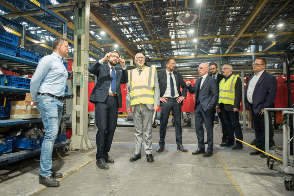 Ambasador Włoch Luca Franchetti Pardo odwiedził fabrykę maszyn rolniczych CNH w Płocku, fot.NH