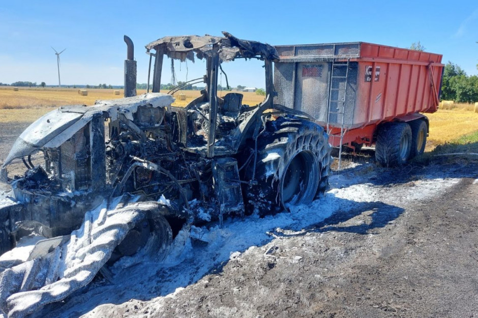 Wart kilkaset tysięcy ciągnik spłonął na polu, Foto: KP PSP Września