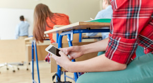 Zakazu używania telefonów w szkołach? Ministerstwo o to apeluje
