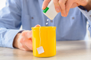Aspartam jest potencjalnie rakotwórczy. Dalej można go spożywać, ale pod pewnym warunkiem