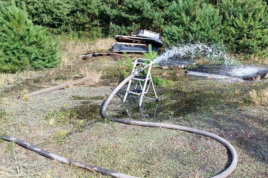 Strażacy przez wiele godzin gasili płonący akumulator, Foto: PSP Wołomin/Marcin Paderewski