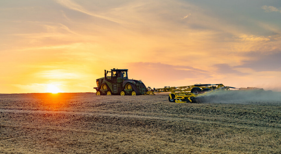 Bicie rekordu przez bronę talerzową Bednar i ciągnik John Deere, fot. Bednar