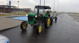 Niemcy: Rolnik pobity na drodze. Bo jechał traktorem