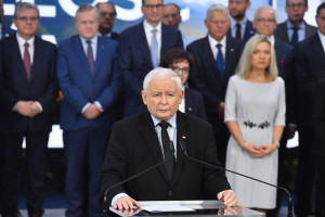 Wicepremier Kaczyński przedstawił wyborcze jedynki. Gliński kontra Tusk, Morawiecki kontra Budka