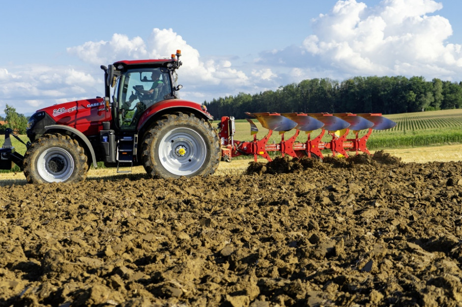 Agro Show 2023 - największa plenerowa wystawa rolnicza w Europie odbędzie się w dniach 22-24 września. Na stoisku firmy Poettinger pojawi się kilka nowości, m.in. Servo 4000 ciężki, obracalny pług zawieszany. fot. mat prasowe