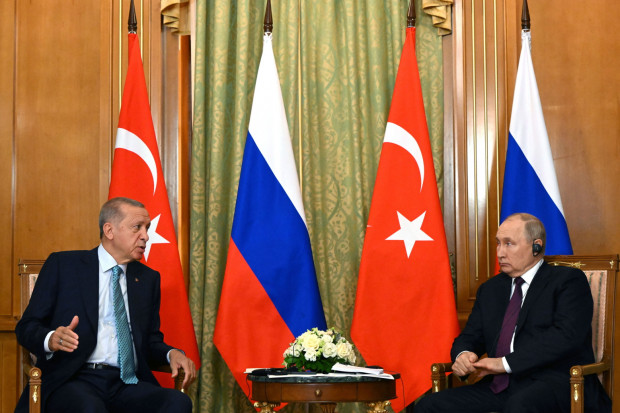 Rozmowy o umowie zbożowej. Erdogan pełen nadziei, Putin obstaje przy swoim