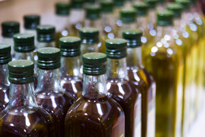 W Hiszpanii oliwa z oliwek najdroższa od dekady. W sklepach zabezpieczenia antykradzieżowe na butelkach