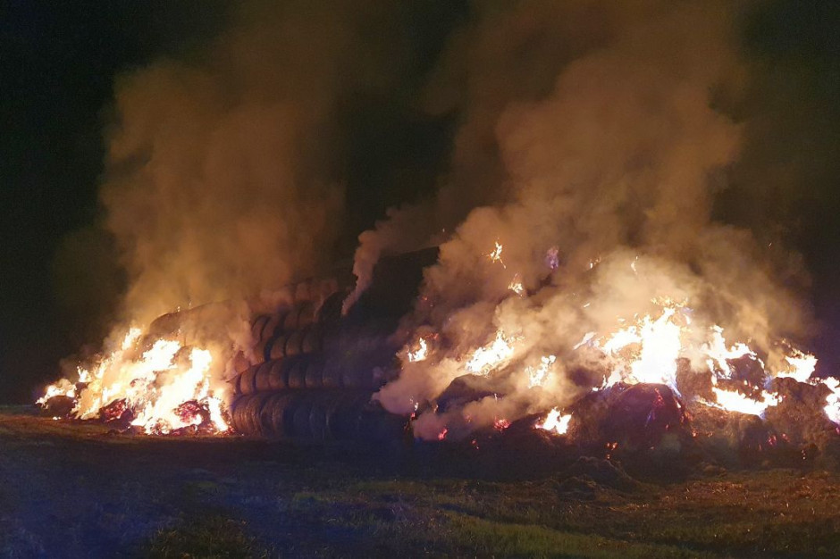 Mimo szybkiej reakcji strażaków słoma spłonęła, Foto: OSP Łącznik