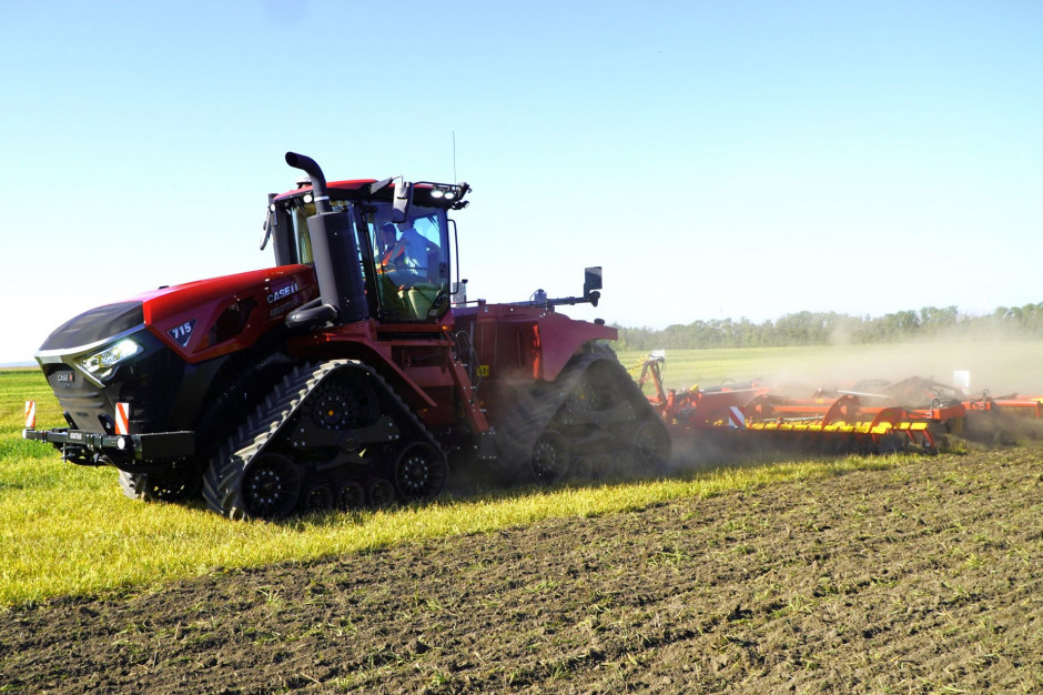 Europejska premiera odbędzie się podczas targów Agritechnica, ale redakcja Farmera już miała okazję zapoznać się bliżej z nowym Case IH Quadtrac 715, fot. K.Pawłowski
