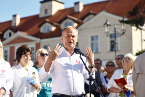Tusk: Rządzący nie rozwiązali problemu z ukraińskim zbożem, a teraz robią antyukraińską manifestację