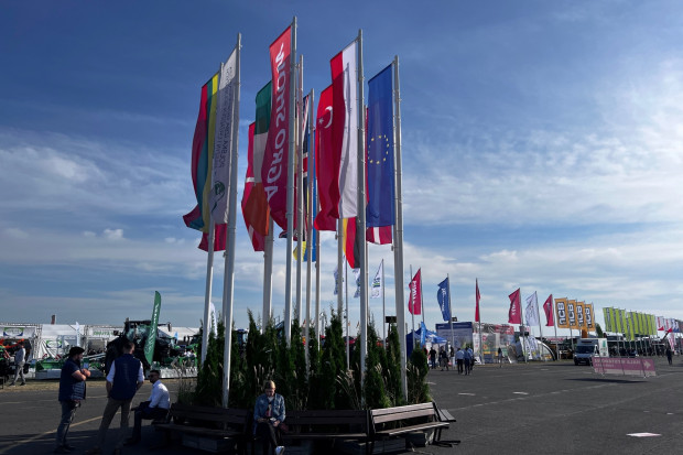Agro Show 2023 - targi w Bednarach rozpoczęte, fot.kh Ruszyły targi Agro Show 2023 - tłumy rolników na wejściu